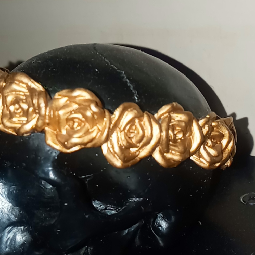 BLACK SKULL WITH ROSES - Picture 2 of 4